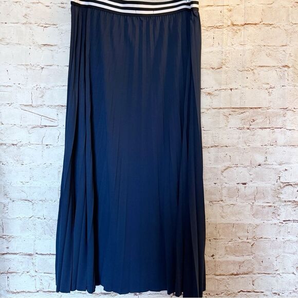 Joe Fresh pleated pull on skirt - Picture 6 of 6